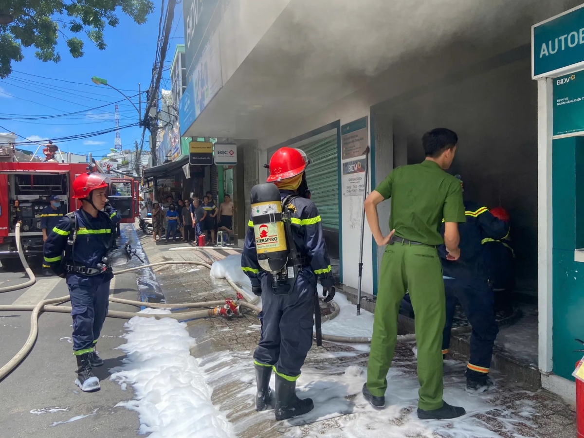 Cháy phòng giao dịch ngân hàng BIDV ở Nha Trang, cảnh sát khống chế kịp thời